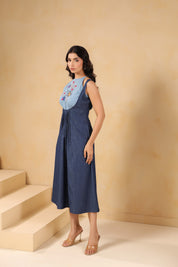 Close-up Honeybee Midi Dress – Embroidered bib with bee and floral motifs