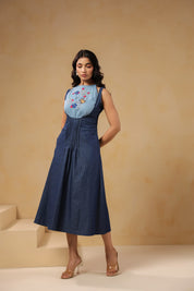 Elegant Honeybee Midi Dress – Relaxed fit denim midi with gathered waist and pockets