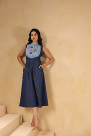 Stylish Honeybee Midi Dress – Side angle showing flowy denim fall and sleeveless cut